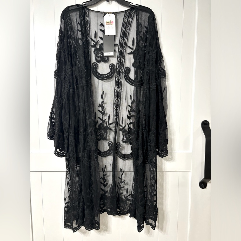 Black lace cardigan/kimono. Brand new w/tags. Picture doesn’t do it justice!